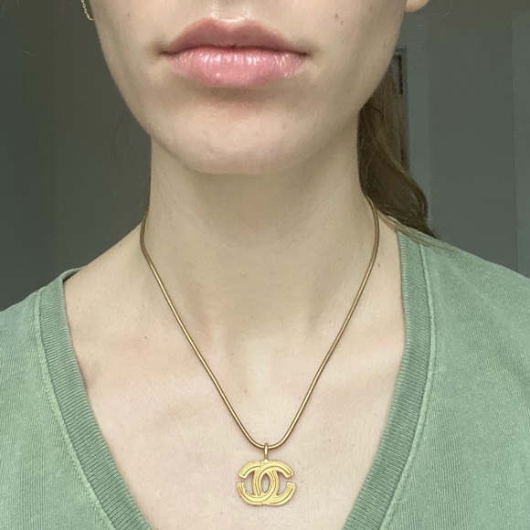Gold-tone Chanel CC pendant necklace - Picture 12 of 12